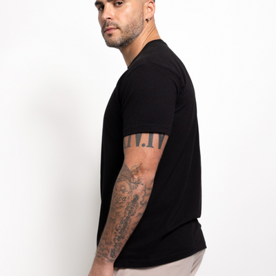 Schwarzes T-Shirt mit Rundhals