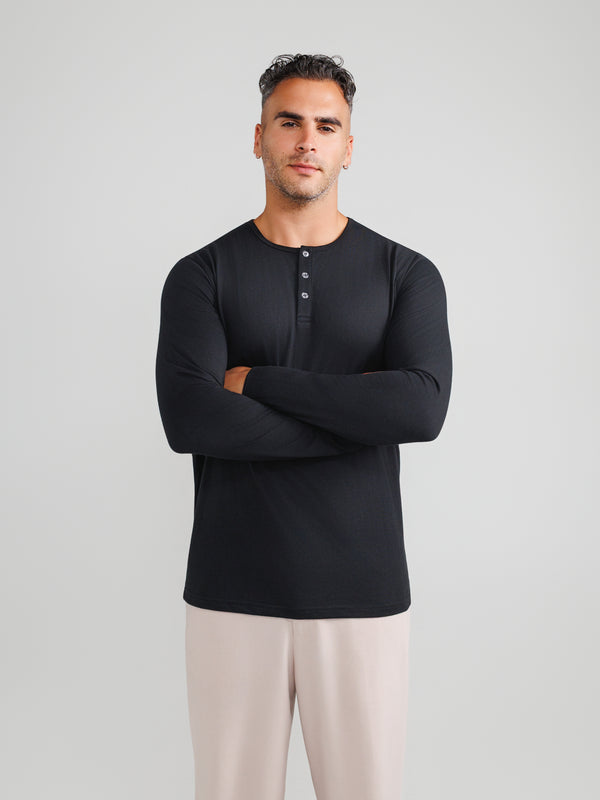 Schwarzes Henley-Shirt