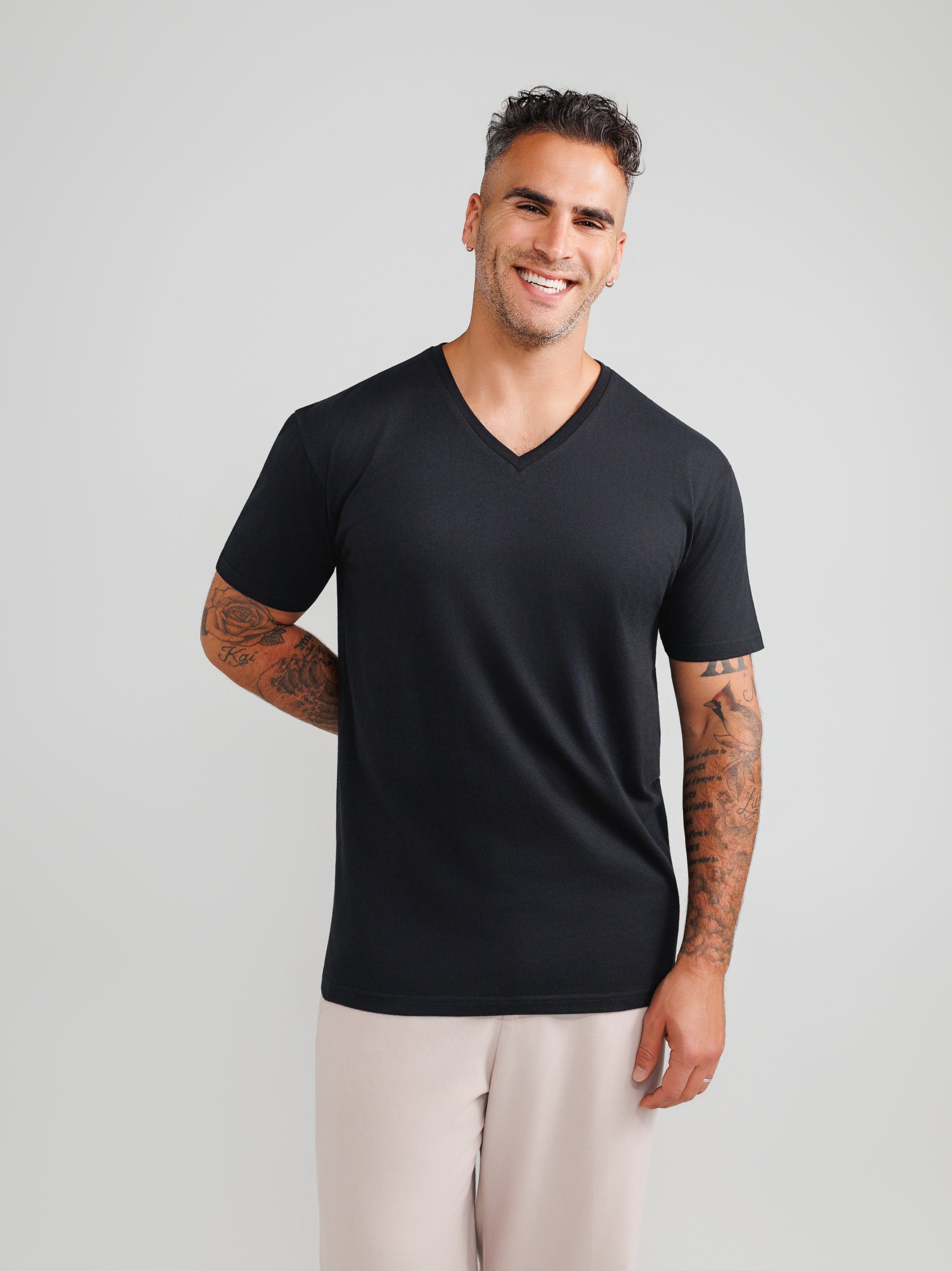 Black V-neck 3-pack