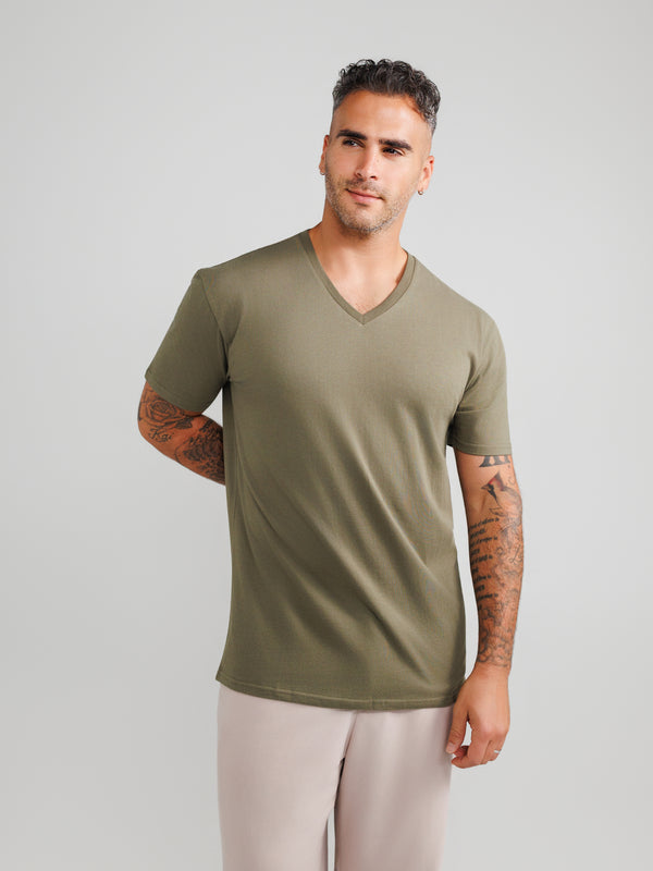 Olivgrüne V-Ausschnitt T-Shirts