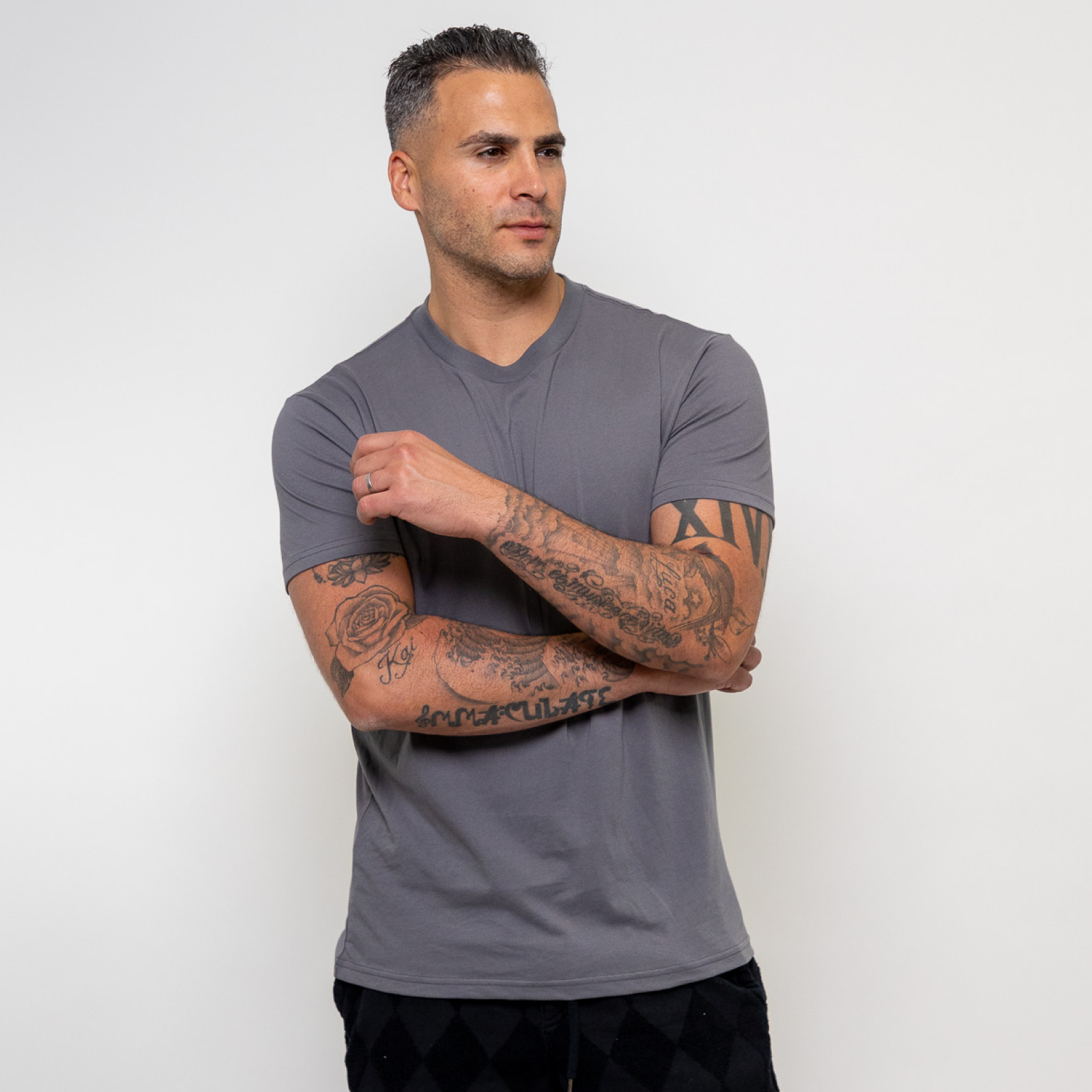 Dunkelgraues T-Shirt mit Rundhal