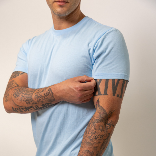 Babyblaues T-Shirt mit Rundhals