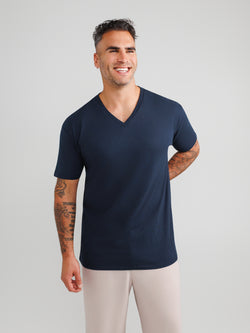 Marineblaue V-Ausschnitt T-Shirts